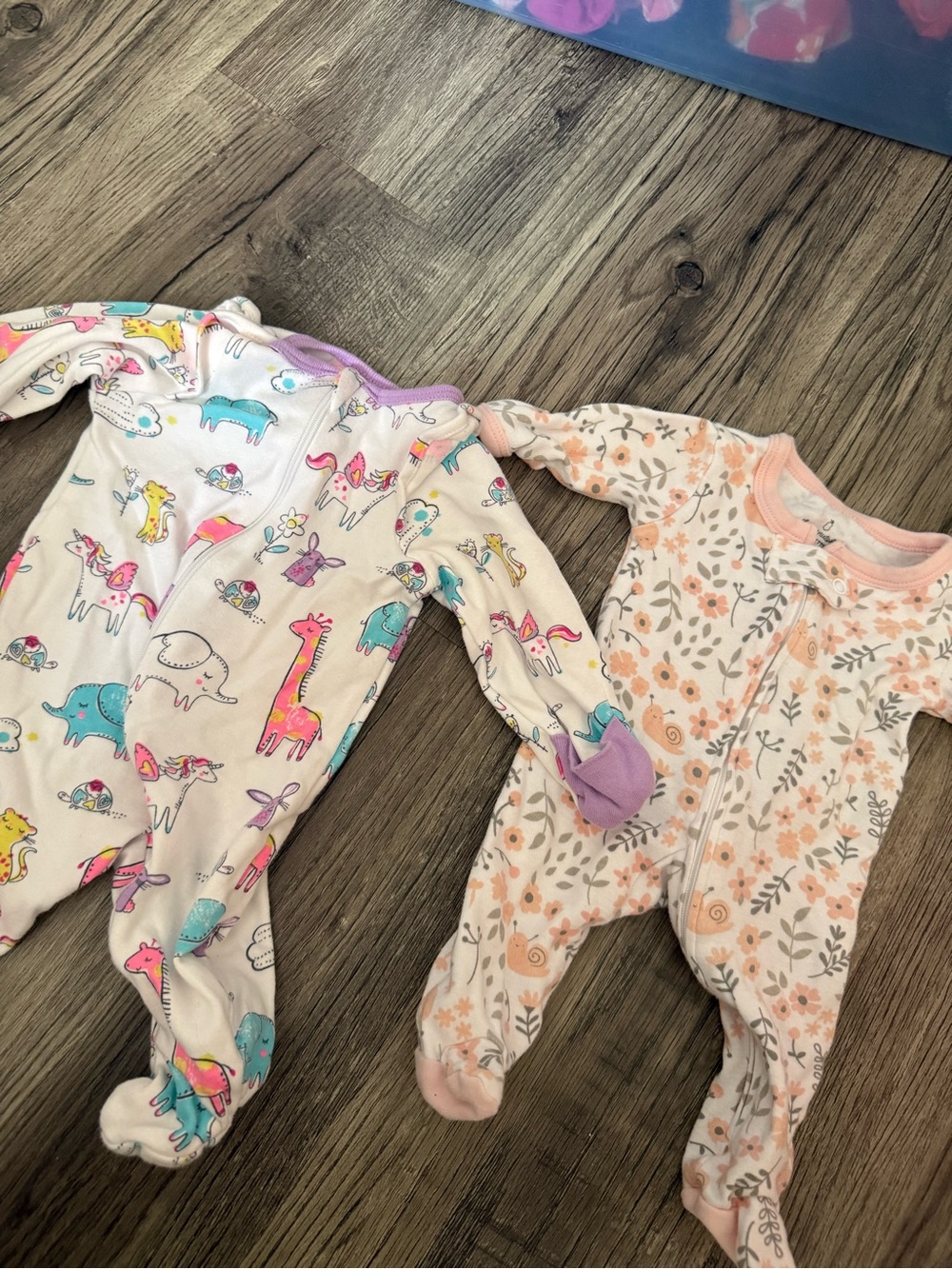 Newborn bundle(SEE PICTURES)